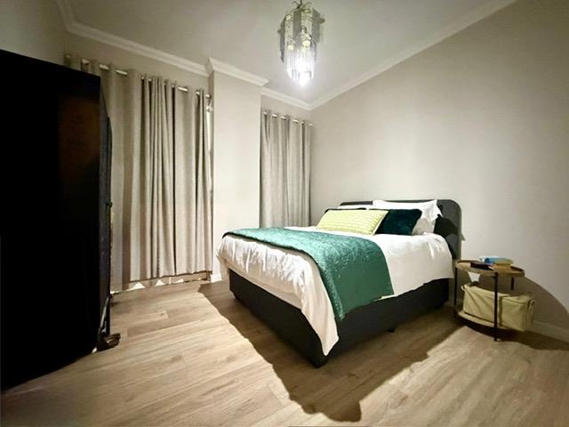 1 Bedroom Property for Sale in Sea Point Western Cape